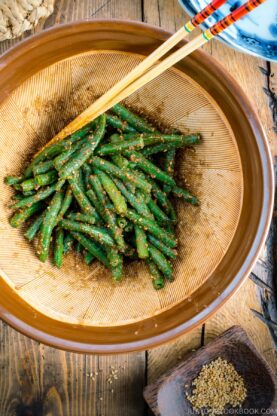 Blue and white Japanese bowls containing Green bean Gomaae.