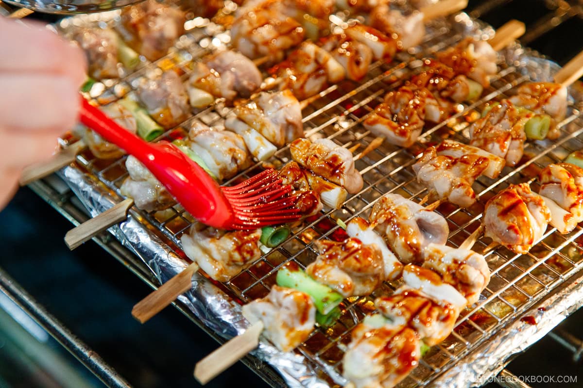 Brush the yakitori with tare.